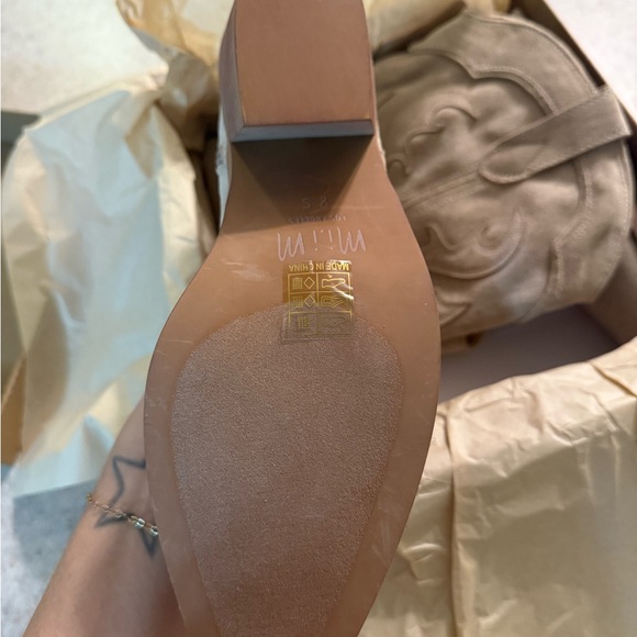 Altar'd State -Miracle miles- Beige Suede cowboy Boots - Picture 5 of 6